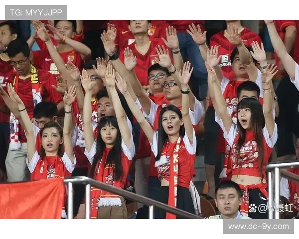 江苏足球球迷啦啦队激情助威激发全队斗志助力赛场胜利 江苏足球球迷啦啦队激情助威激发全队斗志助力赛场胜利